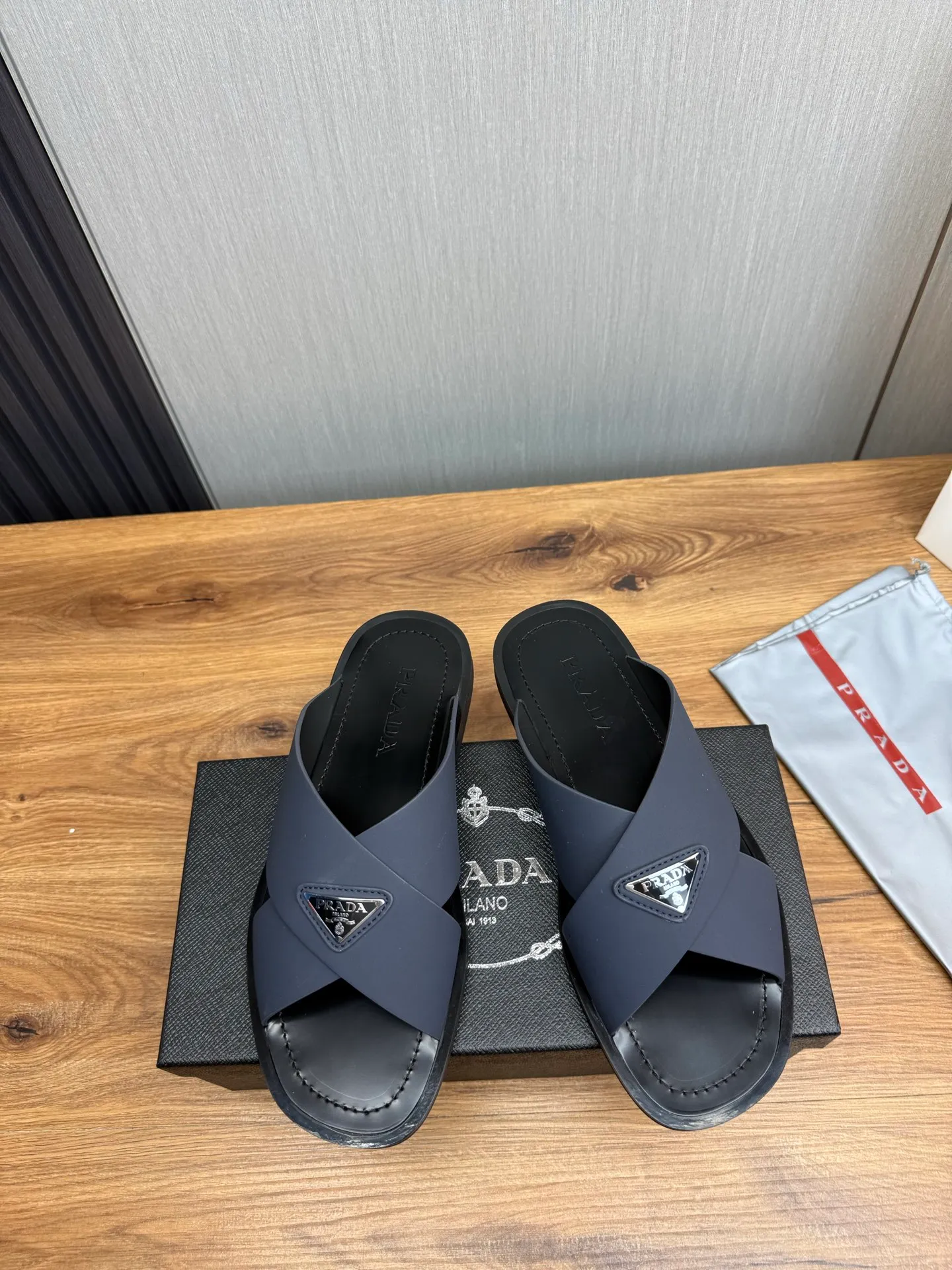 Factory price 340💰 ＰＲＡＤＡPrada - popular men's slippers hot sale 🔥 🩴Official website one to one production 38-45 sizes 45 46 🉑️Customized!